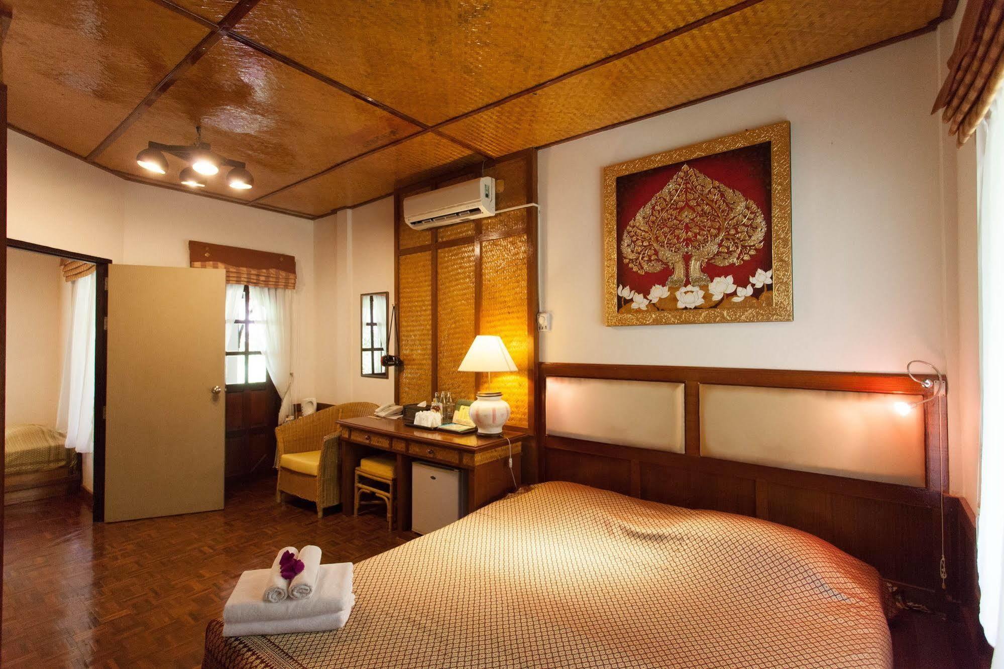 Coral Hotel Bangsaphan Bang Saphan Exterior photo